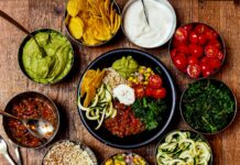 식단 트렌드, 맞춤형 영양과 플렉시테리언이 이끈다 sliced vegetables and fruits on black ceramic plate